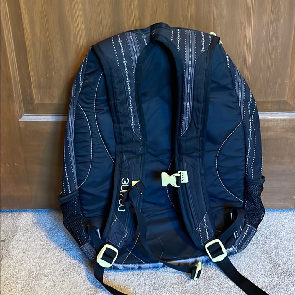 Dakine Backpack - Picture 2 of 7